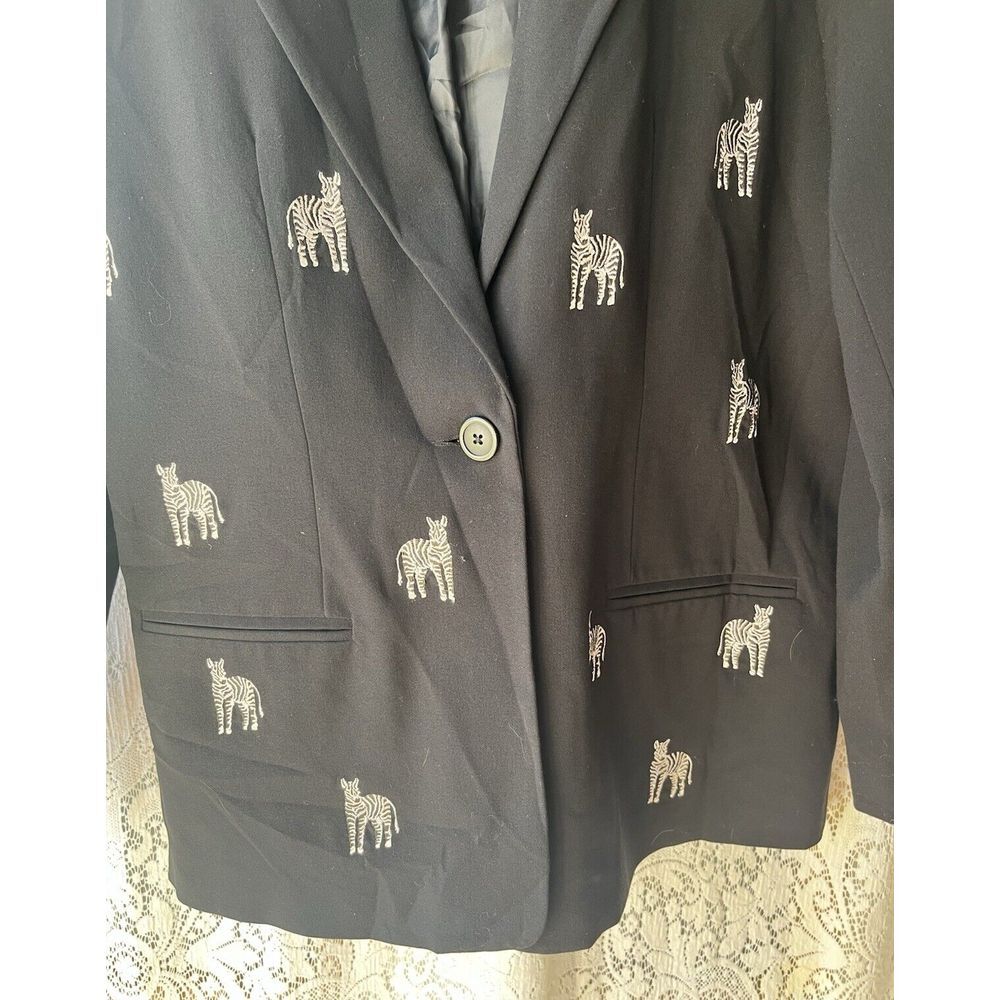 Quacker Factory Black Blazer with All Over Embroidered Zebra Small‎ - Picture 2 of 5